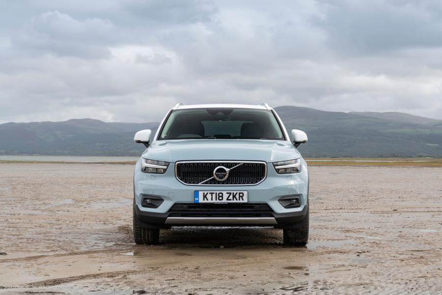  Volvo XC40 T3 Momentum 2018 года  (UK) (фото 11 из 40)